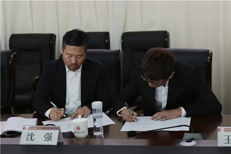 WilliamHill官方网站举行校企合作人才培养实验班就业签约仪式